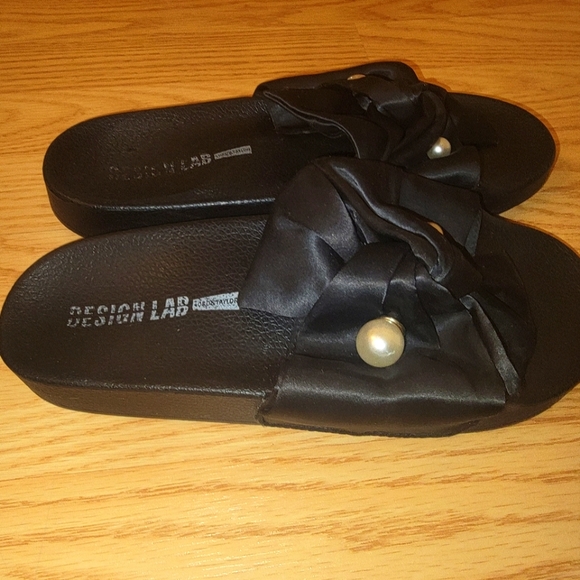 Sandals - Picture 2 of 3